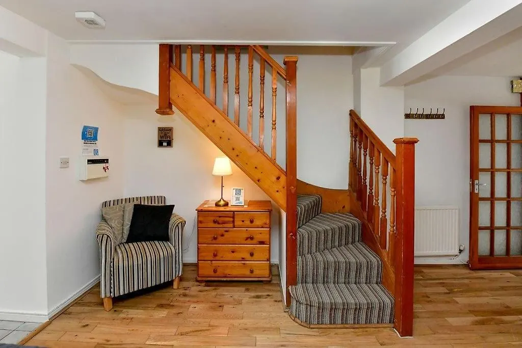 Host & Stay - Oxford Street House Swansea 0*,